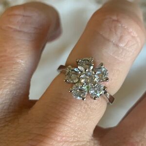 White cubic zirconia flower ring size 6